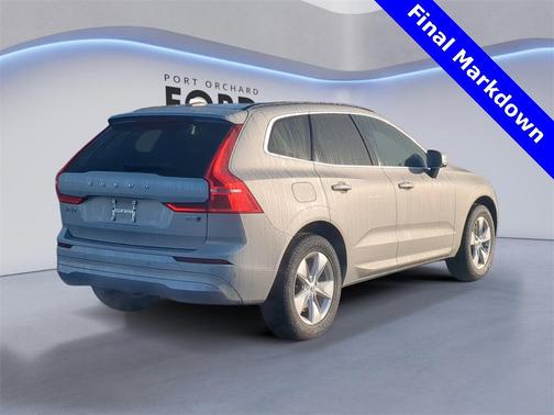 2022 Volvo XC60 B5 Momentum