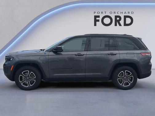 Diamond Black Crystal Pearlcoat 2023 Jeep Grand Cherokee 4xe Trailhawk