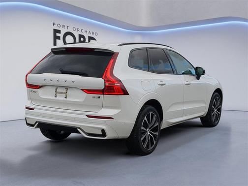 2024 Volvo XC60 B5 Plus Dark Theme