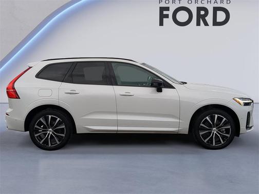 2024 Volvo XC60 B5 Plus Dark Theme