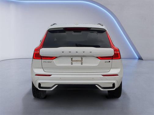 2024 Volvo XC60 B5 Plus Dark Theme