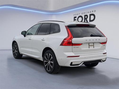 2024 Volvo XC60 B5 Plus Dark Theme