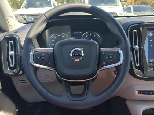 2022 Volvo XC40 T5 Inscription