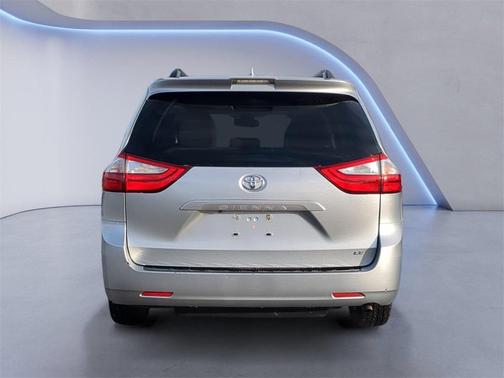 2019 Toyota Sienna LE