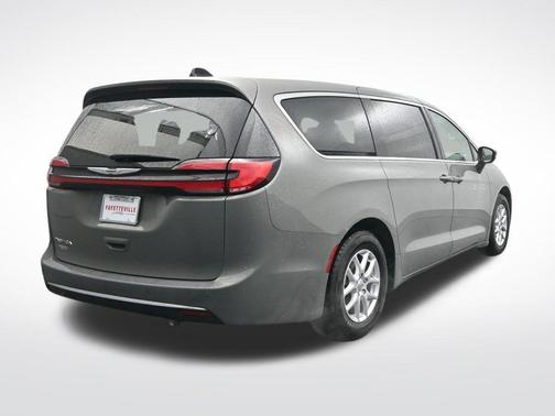 2023 Chrysler Pacifica Touring-L