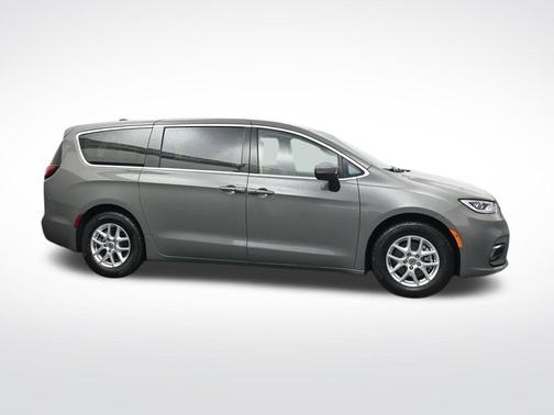 2023 Chrysler Pacifica Touring-L