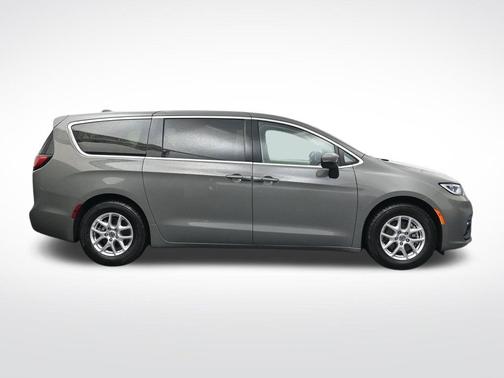 2023 Chrysler Pacifica Touring-L