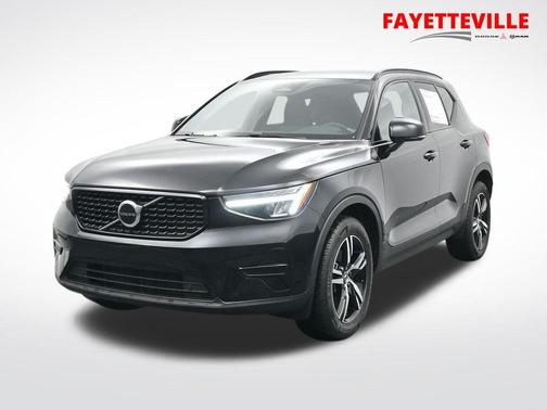 Onyx Black Metallic 2024 Volvo XC40 B5 Core