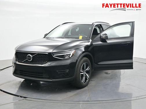 2024 Volvo XC40 B5 Core