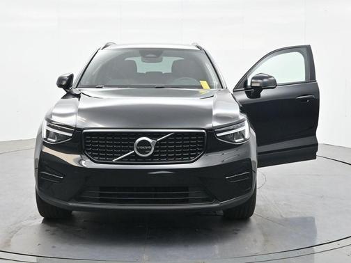 2024 Volvo XC40 B5 Core