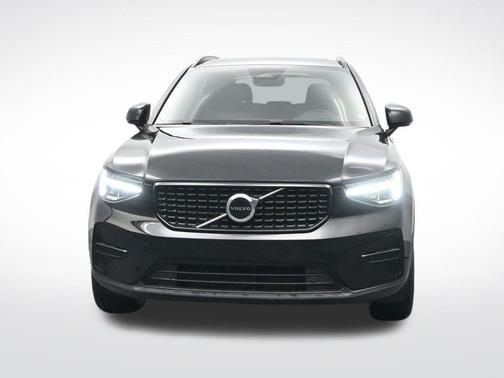 Onyx Black Metallic 2024 Volvo XC40 B5 Core
