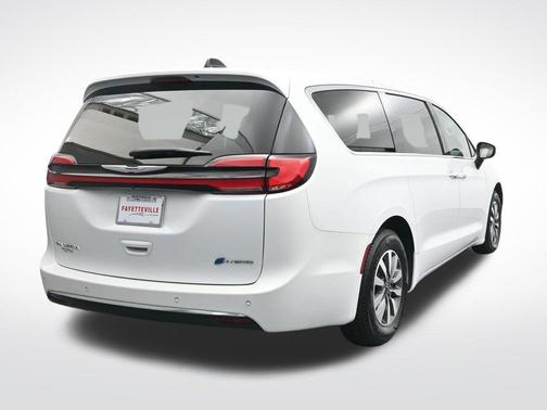 2023 Chrysler Pacifica Hybrid Touring L
