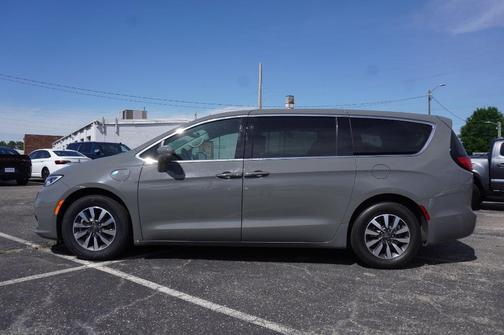 2022 Chrysler Pacifica Hybrid Touring L