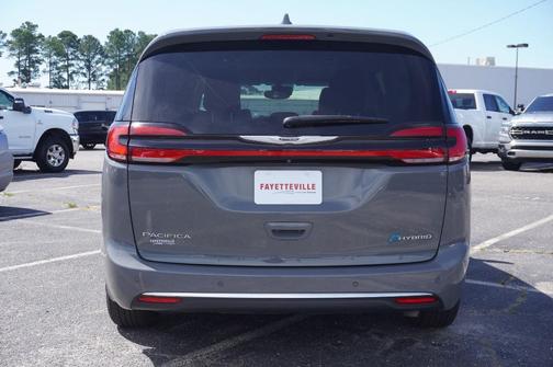 2022 Chrysler Pacifica Hybrid Touring L