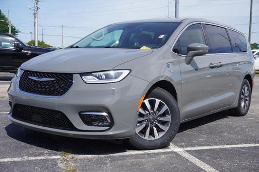 2022 Chrysler Pacifica Hybrid Touring L