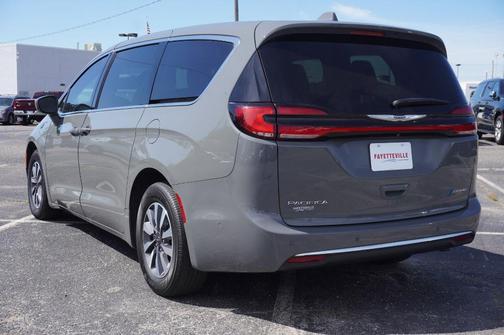 2022 Chrysler Pacifica Hybrid Touring L