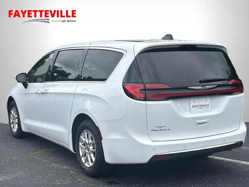 2023 Chrysler Pacifica Touring-L