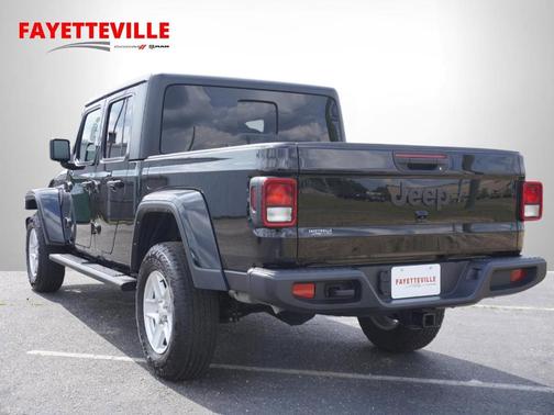 2022 Jeep Gladiator Sport