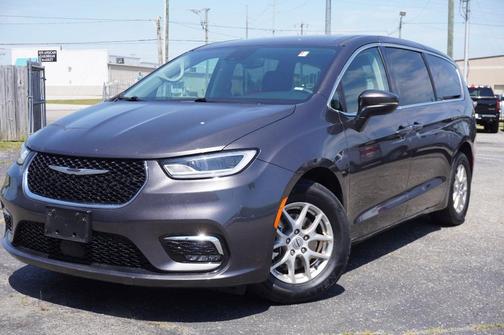 2023 Chrysler Pacifica Touring-L