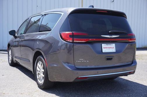 2023 Chrysler Pacifica Touring-L
