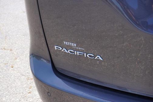 2023 Chrysler Pacifica Touring-L