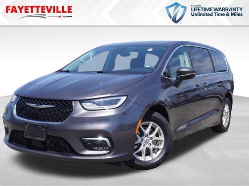 2023 Chrysler Pacifica Touring-L