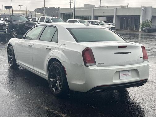 2022 Chrysler 300 Touring