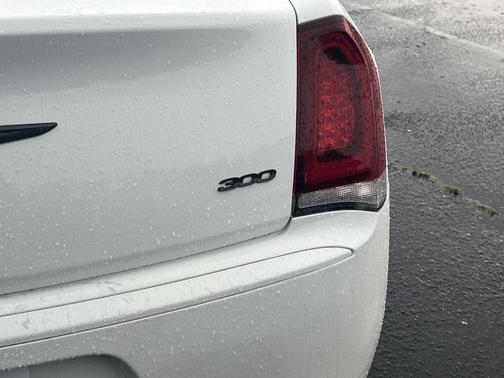 2022 Chrysler 300 Touring