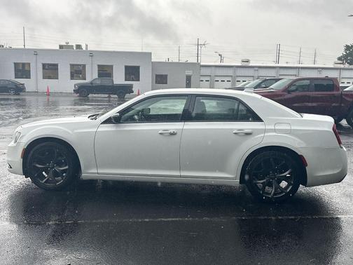 2022 Chrysler 300 Touring