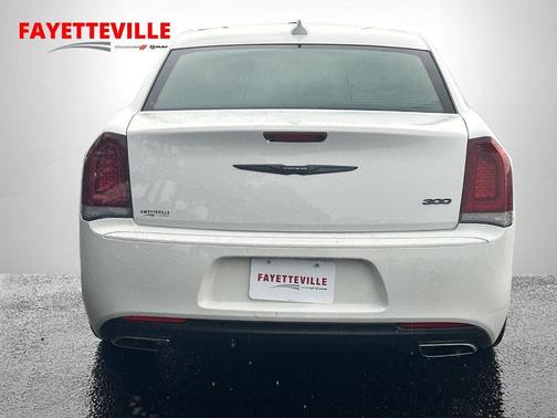 2022 Chrysler 300 Touring