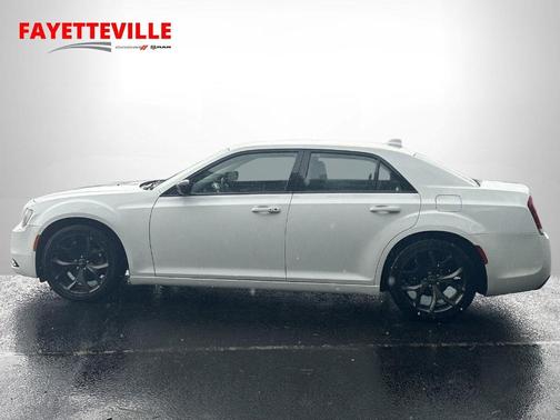 2022 Chrysler 300 Touring