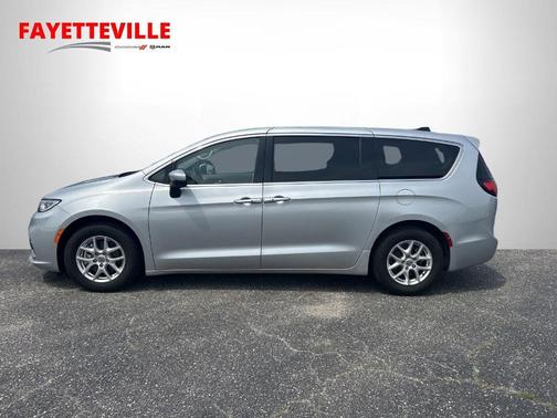 2023 Chrysler Pacifica Touring-L