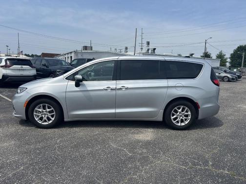 2023 Chrysler Pacifica Touring-L