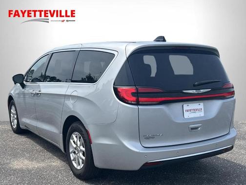 2023 Chrysler Pacifica Touring-L