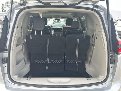 2023 Chrysler Pacifica Touring-L