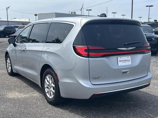 2023 Chrysler Pacifica Touring-L