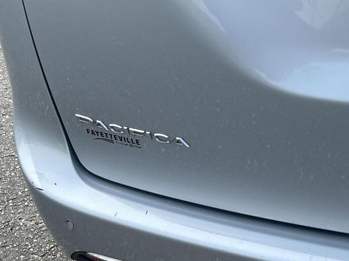 2023 Chrysler Pacifica Touring-L