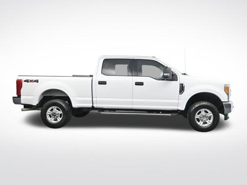 Oxford White 2017 Ford F-250 XLT