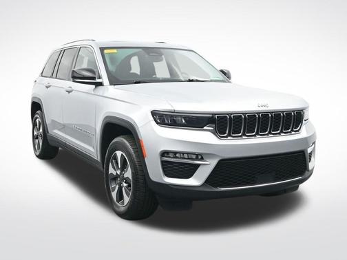 Silver Zynith 2024 Jeep Grand Cherokee 4xe Base