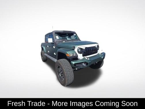 Bright White Clearcoat 2023 Jeep Gladiator Sport