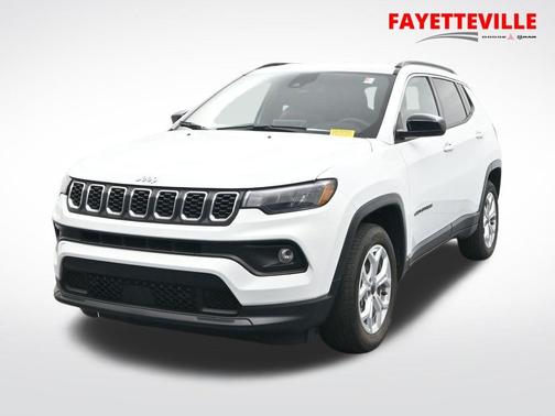 Bright White Clearcoat 2025 Jeep Compass Latitude