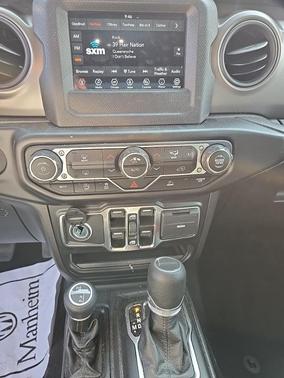 2022 Jeep Gladiator Sport