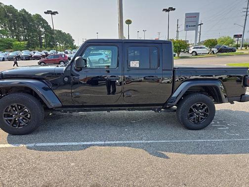 2022 Jeep Gladiator Sport
