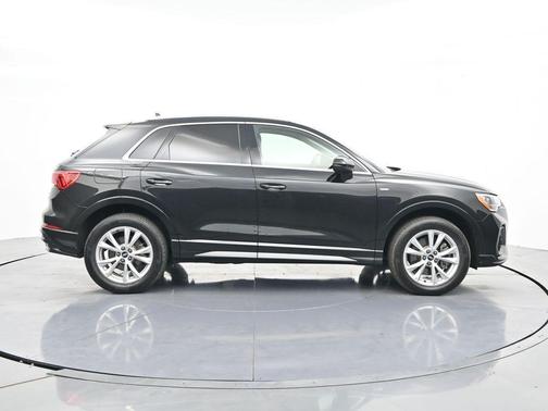 2022 Audi Q3 45 S line Premium