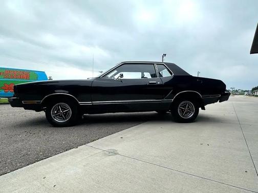 1977 Ford Mustang 