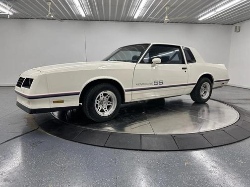 White 1984 Chevrolet Monte Carlo Base