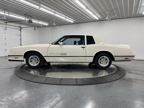 White 1984 Chevrolet Monte Carlo Base