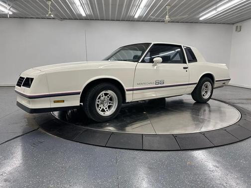 White 1984 Chevrolet Monte Carlo Base
