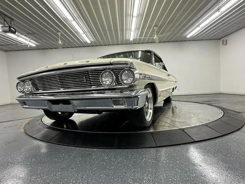 White 1964 Ford Galaxie 500 XL Base