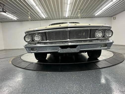 White 1964 Ford Galaxie 500 XL Base